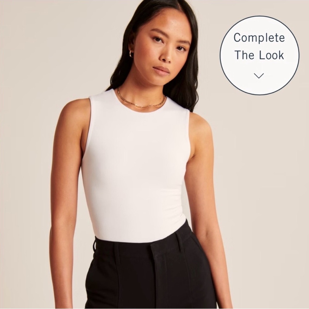 Abercrombie Sleeveless White Crewneck Tank Top - Women